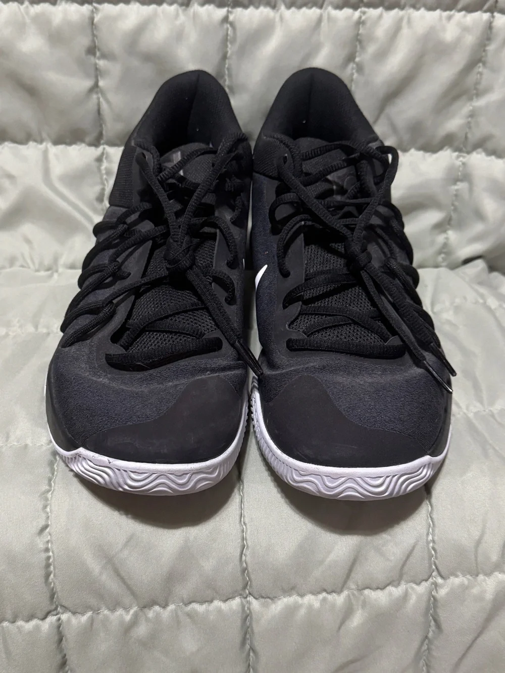 Nike Men's Black and White Low-Top Athletic Shoes